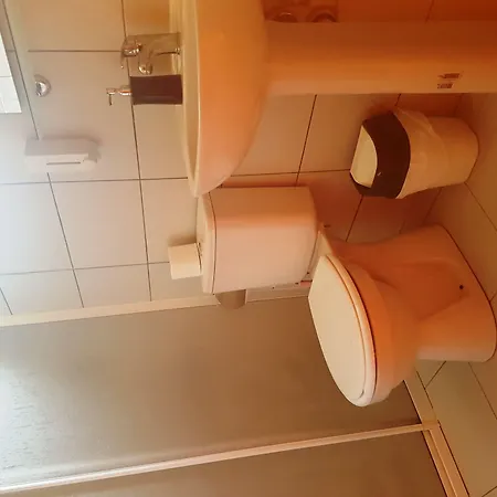 Casa de hóspedes Ada 3*